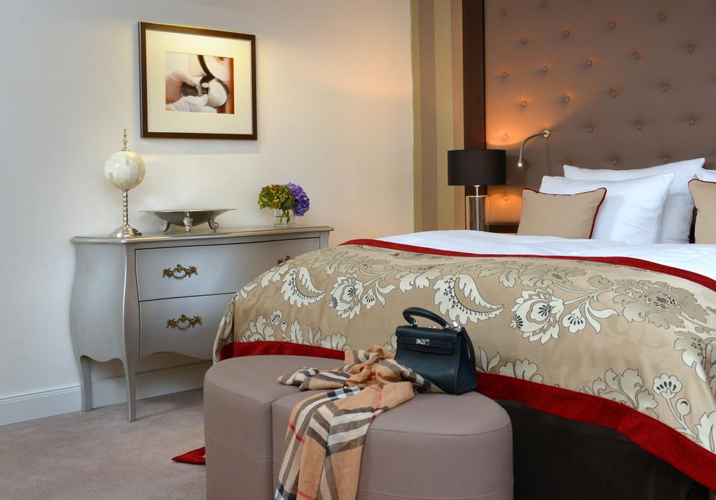 Romantik Hotel Burgkeller Residenz Kerstinghaus Meißen Esterno foto